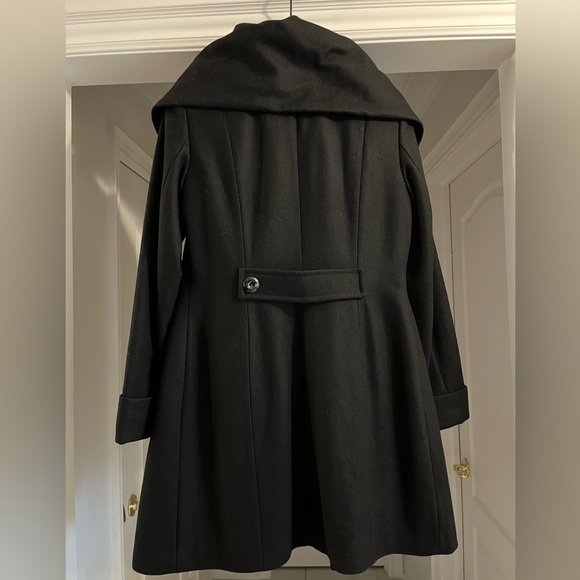 Danier Wool Pleated Collar Black Coat - Picture 2 of 2